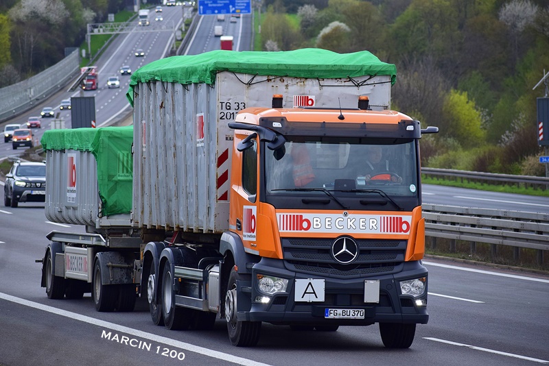 _DSC1141-crop-BECKER-Mercedes-Benz Actros MP5.JPG