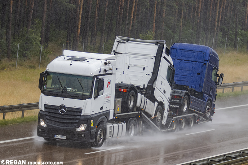 Mercedes-Benz Actros MP4 - Pieńkowski.jpg