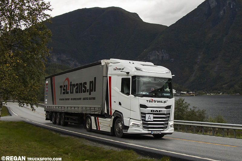 DAF XG TSL Transport Łubiana.jpg