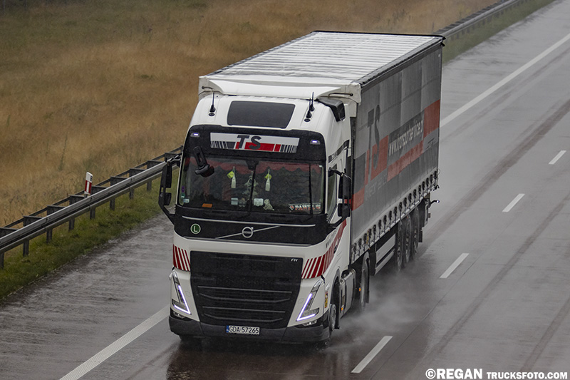 Volvo FH5 TS Gdynia.jpg