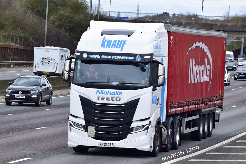 _DSC0525-crop-Nicholls- Iveco S-Way.JPG