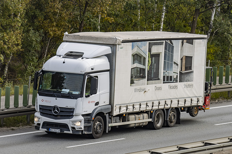 Mercedes-Benz Actros MP4 - Vetrex.jpg