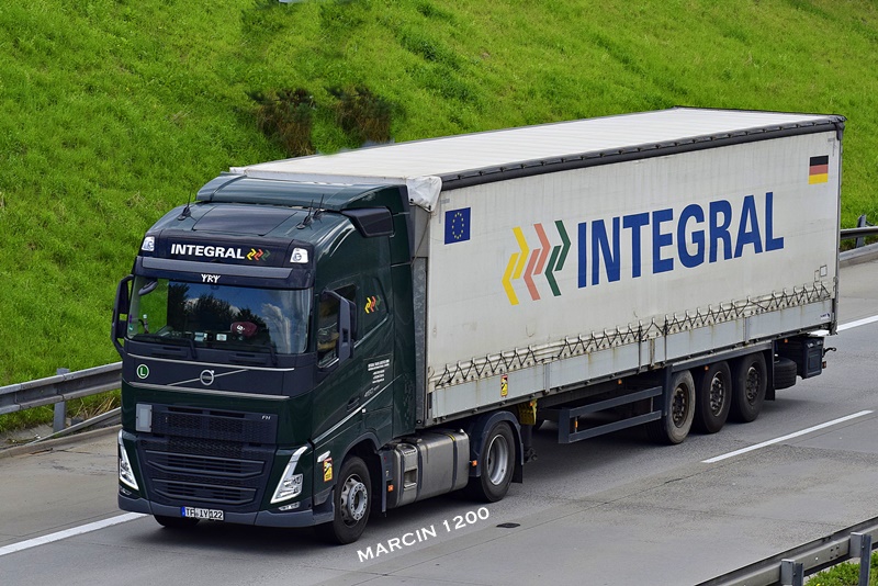 _DSC5959-crop-integral-VOLVO FH V.JPG
