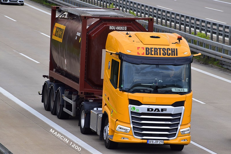 _DSC2438-crop-DAF XF 450-Bertschi.JPG