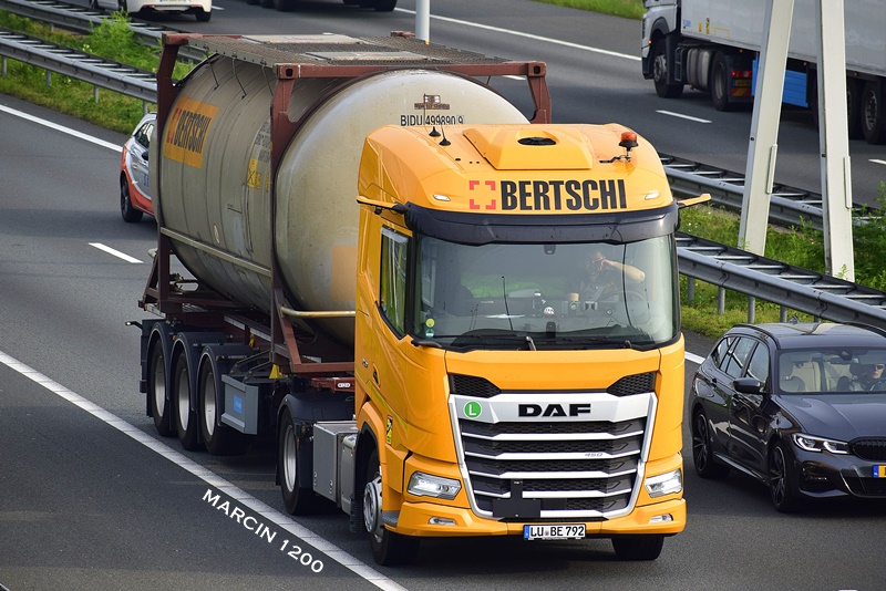_DSC3403-crop-DAF XF 450-Bertschi.JPG