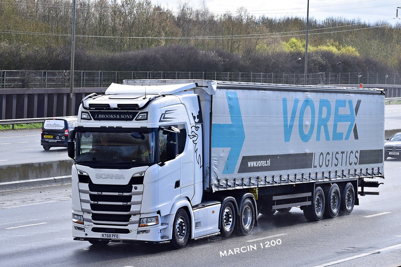 _DSC0914-crop-SCANIA S450-J.BROOKS & SONS.JPG