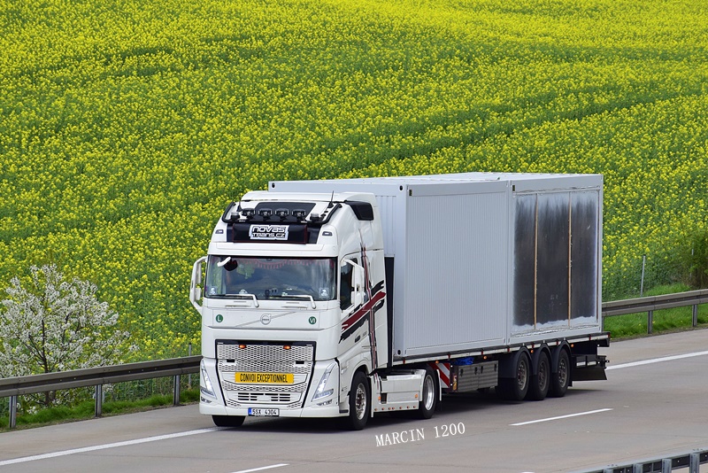 _DSC1905-crop-NOVAS TRANS-VOLVO FH V.JPG