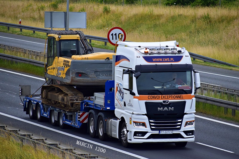 _DSC4900-crop-LWS-MAN TGX II.JPG