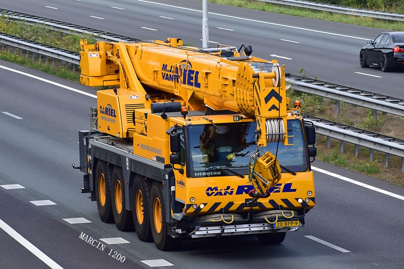 _DSC8499-crop-Liebherr-M.J. van Riel.JPG