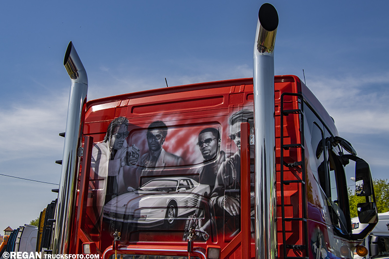 Volvo FH4 - Sand Express.jpg