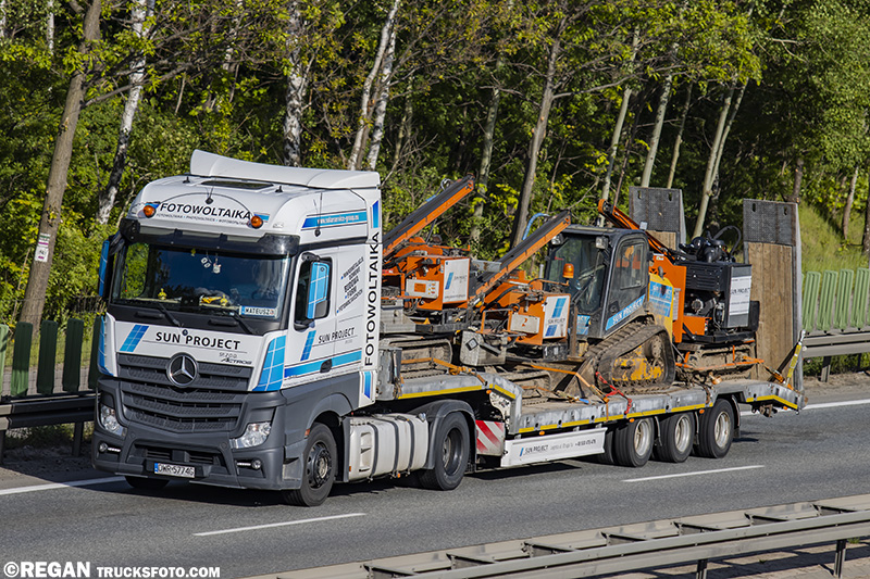 Mercedes-Benz Actros MP4 - Sun Project.jpg