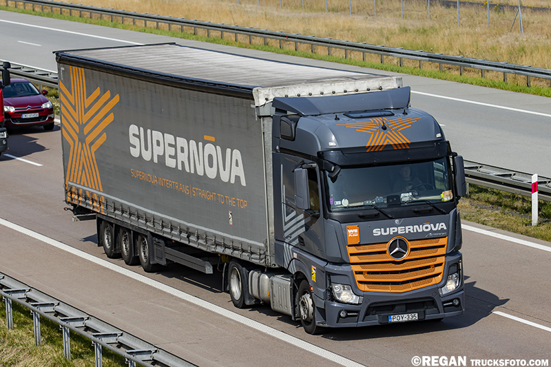 Mercedes-Benz Actros MP4 - Supernova.jpg