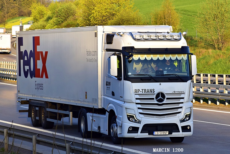 _DSC2544-crop-Mercedes-Benz Actros MP5 - RP-Trans.JPG