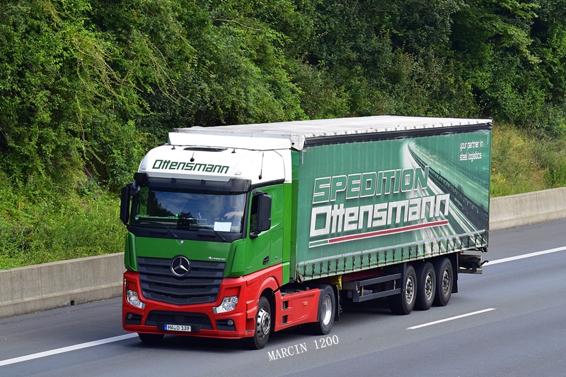 _DSC8455-crop-Spedition Ottensmann-ACTROS MPIV.JPG