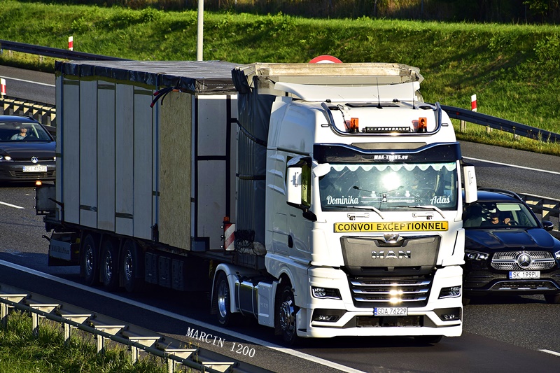 _DSC6709-crop-Max-Trans-MAN TGX II.JPG