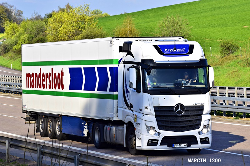 _DSC2749-crop-Mercedes-Benz Actros MP4 - Zampol.JPG