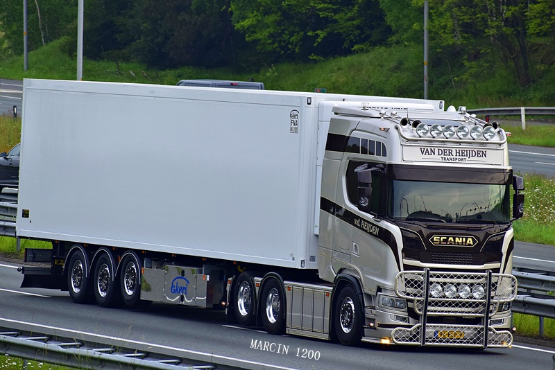 _DSC3873-crop-Van der Heijden-SCANIA S NG.JPG