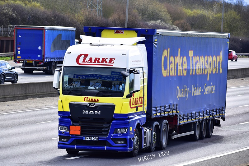 _DSC0797-crop-Clarke Transport-MAN TGX II.JPG