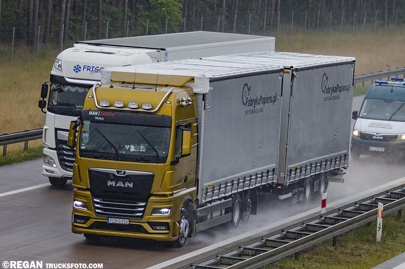 MAN TGX II - Fabryka Papieru.jpg