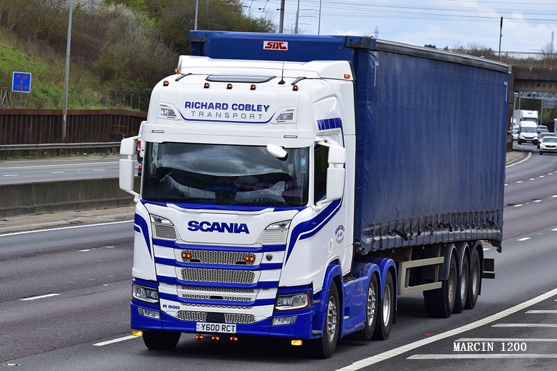 _DSC0651-crop-Richard Cobley Transport-SCANIA R NG.JPG