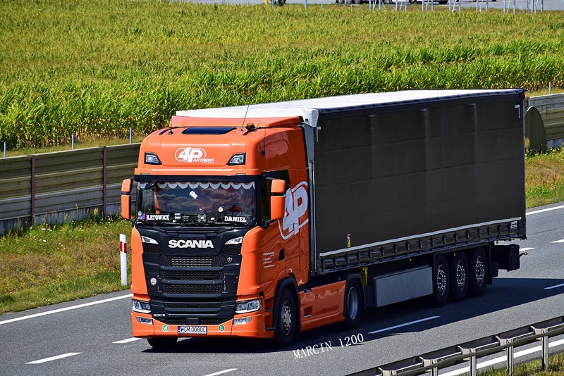 _DSC5643-crop-4Partners-SCANIA S500.JPG
