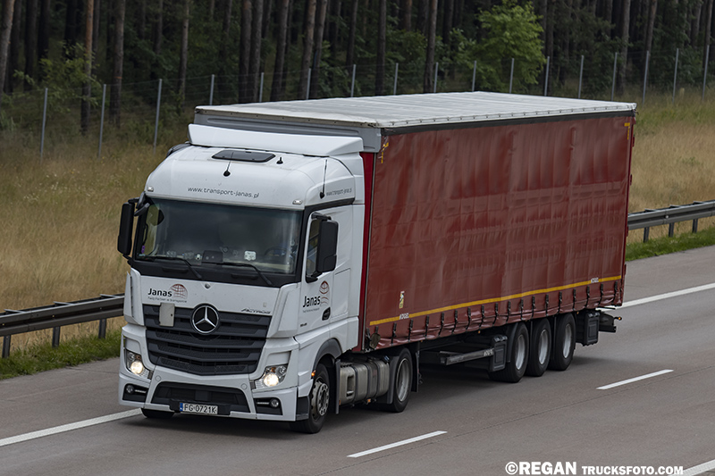 Mercedes-Benz Actros MP4 - Janas.jpg