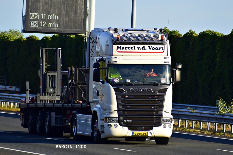 _DSC8047-crop-Marcel van der Voort-SCANIA R450.JPG