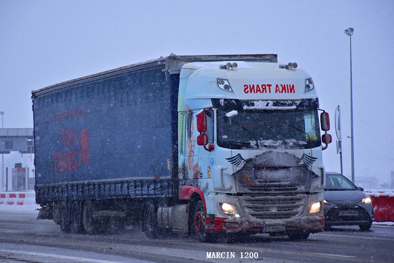 _DSC8331-crop-NIKATRANS-DAF XF 106.JPG