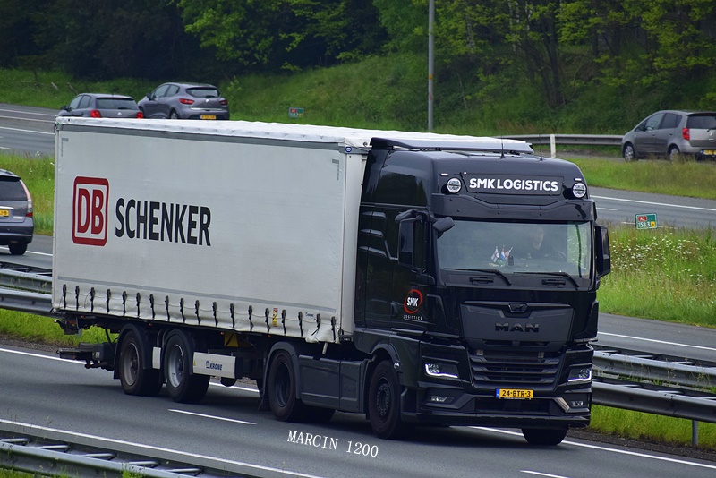 _DSC3867-crop-SMK Logistics -MAN TGX II.JPG