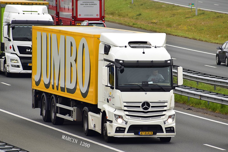 _DSC4307-crop-Simon Loos-Mercedes-Benz Actros MP4.JPG