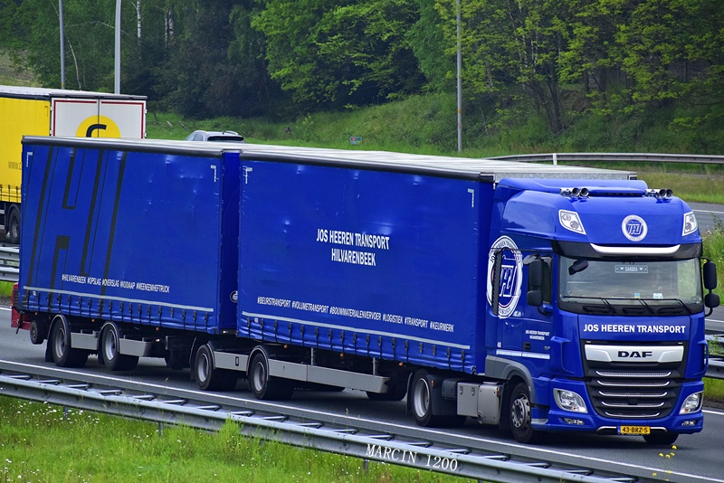 _DSC3672-crop-Jos Heeren Transport-DAF XF 106 II - 25,25m.JPG