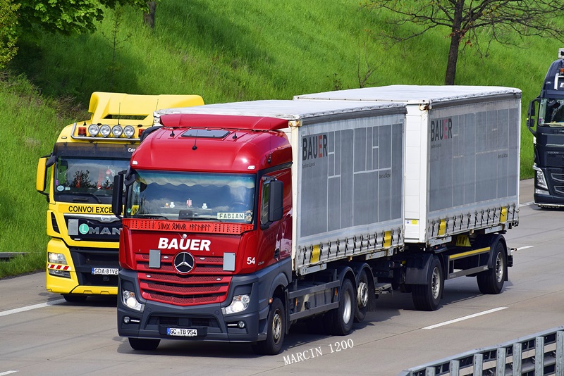 _DSC7046-crop-Bauer Spedition & Logistik-Mercedes-Benz Actros MP4.JPG