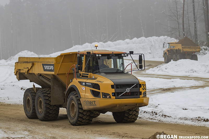 Volvo A30G Richert.jpg