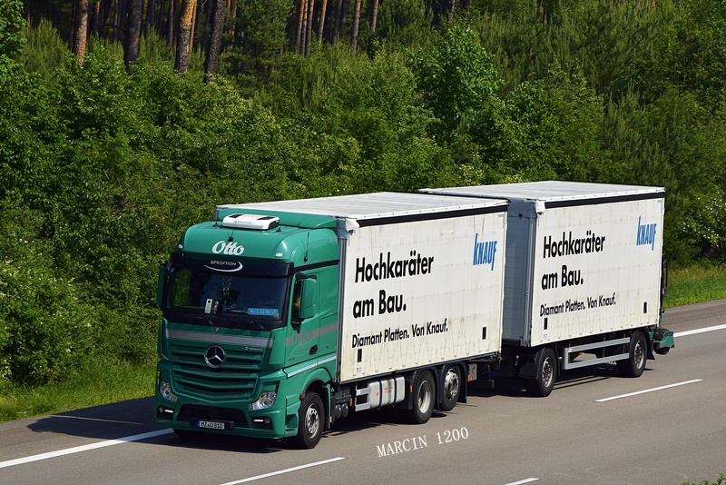 _DSC8891-crop-OTTO Spedition-Mercedes-Benz Actros MP4.JPG