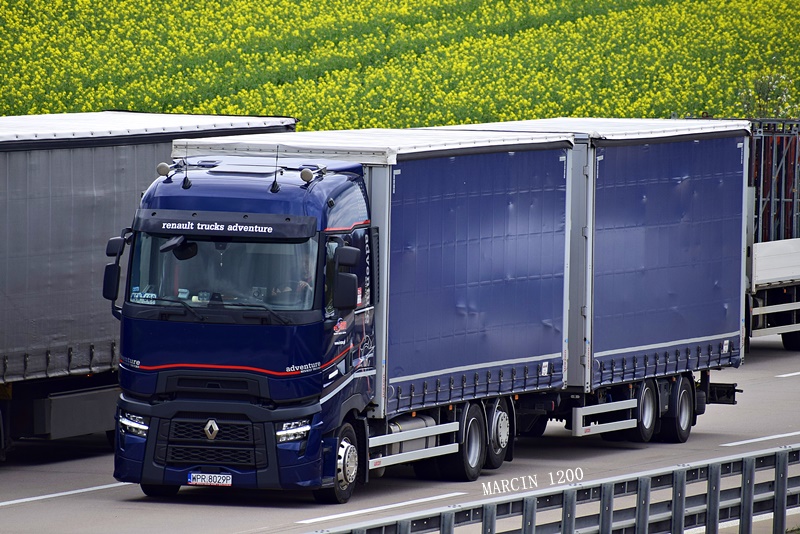 _DSC1775-crop-Renault Range T EVO- Irston.JPG