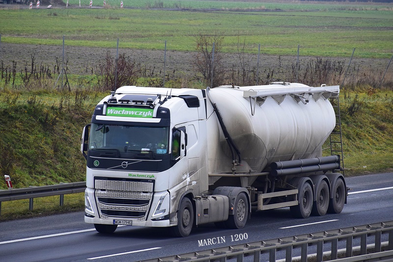 _DSC8647-crop-Volvo FH5 - Wacławczyk.JPG