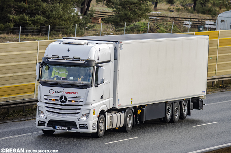 Mercedes-Benz Actros MP4 - Gracz Transport.jpg