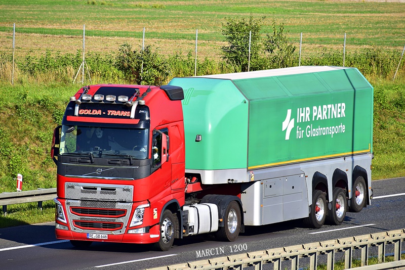 _DSC7082-crop-golda trans-VOLVO FHIV.JPG