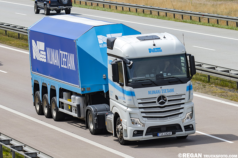 Mercedes-Benz Actros MP5 - Nijman Zeetank.jpg