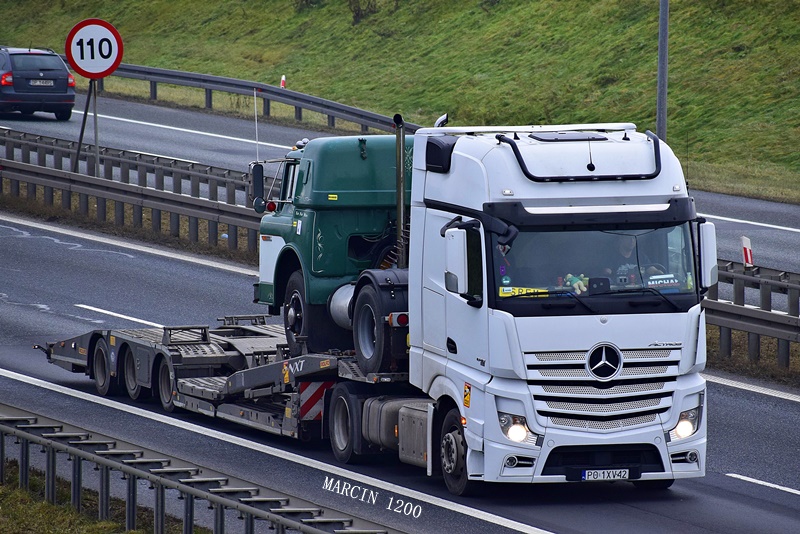 _DSC8623-crop-Mercedes-Benz Actros MP4.JPG