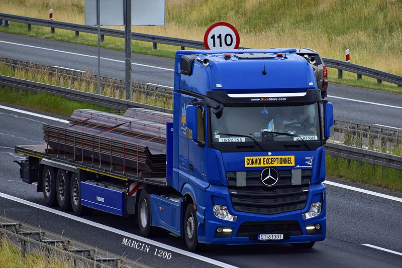 _DSC4812-crop-Mercedes-Benz Actros MP4.JPG