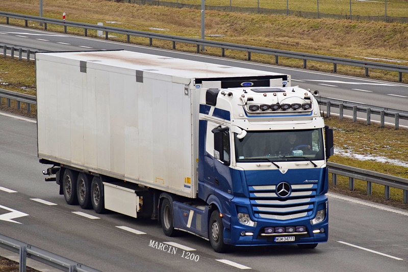 _DSC1774-crop-Mercedes-Benz Actros MP4.JPG