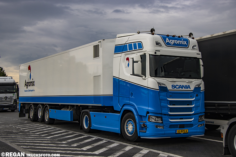Scania 450S - Agromix.jpg