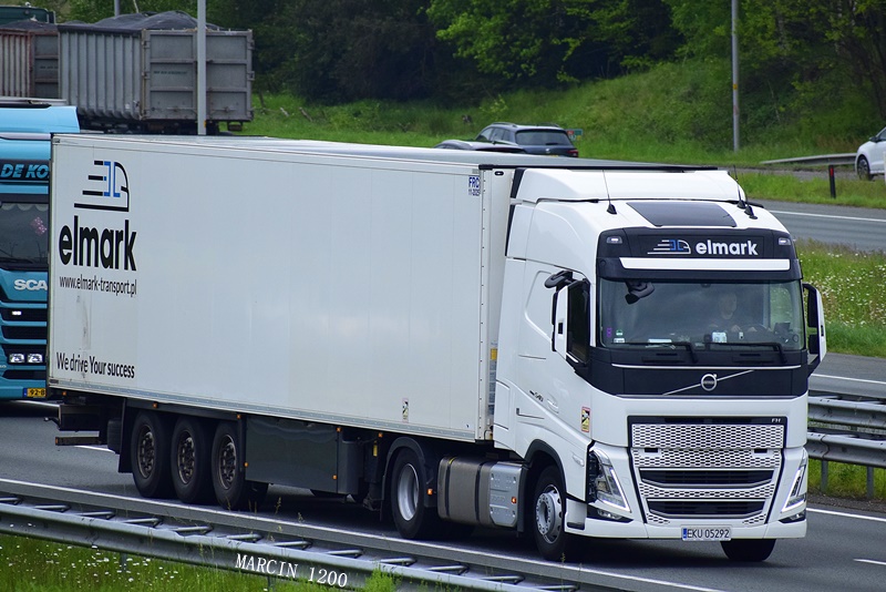 _DSC4081-crop-Volvo FH5 - Elmark Transport.JPG
