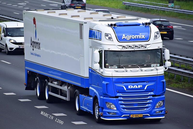 _DSC3220-crop-AGROMIX-DAF XF 106 II.JPG