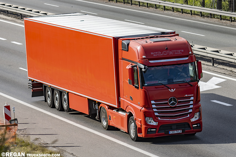 Mercedes-Benz Actros - Słowik.jpg