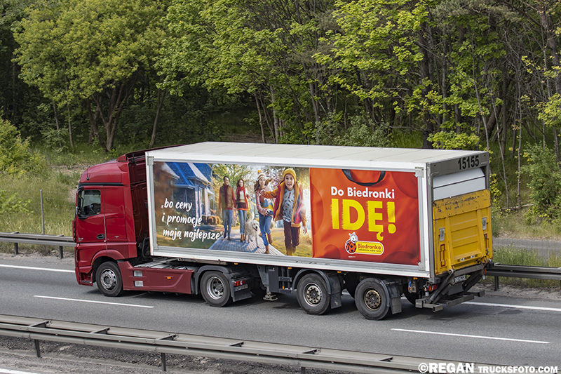 Mercedes-Benz Actros Biedronka.jpg