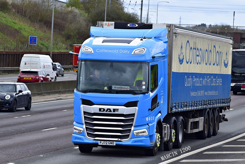 _DSC0553-crop-Cotteswold Dairy-DAF XG.JPG