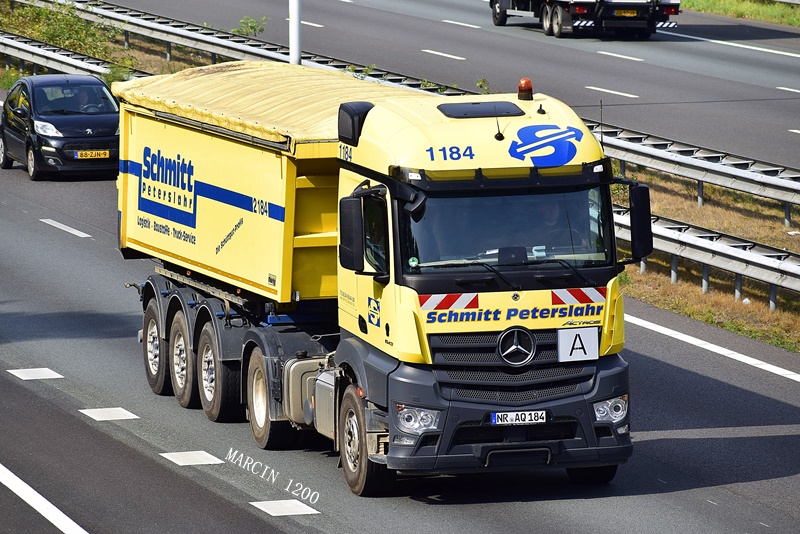 _DSC8463-crop-Mercedes-Benz Arocs-Schmitt Peterslahr.JPG