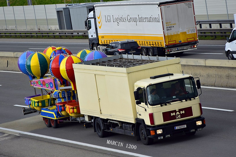 _DSC3075-crop-Wesołe Miasteczka  Cyrki.JPG